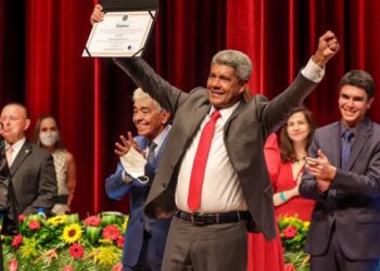 Jerônimo é diplomado governador e promete “trabalhar de forma incansável” pela Bahia