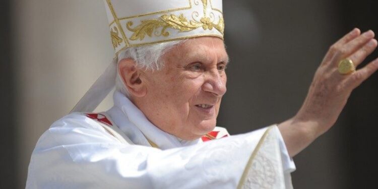 Papa  Bento XVI morre aos 95 anos