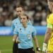 Francesa faz história como 1ª mulher a apitar uma Copa do mundo