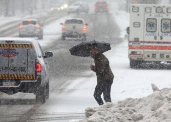 Número de mortos por tempestade de neve nos EUA sobe para 30 e pessoas podem congelar em minutos nas ruas