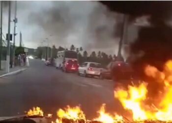 Madre de Deus: Manifestantes fazem protesto contra ação do Detran