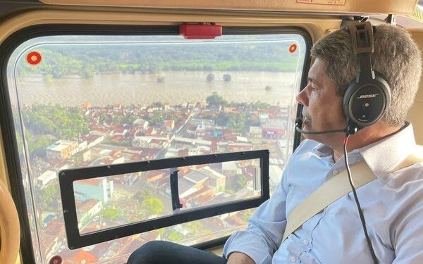 Chuva na Bahia: Governador Jerônimo Rodrigues sobrevoa distrito onde nasceu; região é uma das mais afetadas