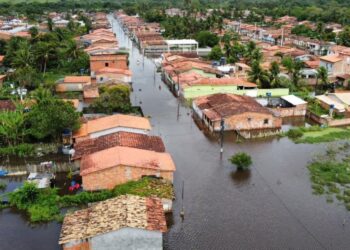 Governo federal decreta situação de emergência em 45 municípios baianos por causa das chuvas