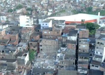 Desabamento na Federação atingiu seis casas e deixou sete pessoas presas