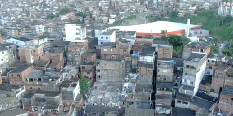 Desabamento na Federação atingiu seis casas e deixou sete pessoas presas