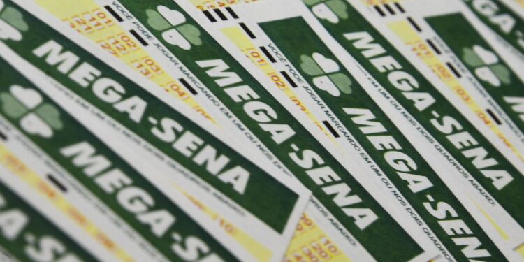 Ninguém acerta Mega-Sena e prêmio acumula em R$ 63 milhões
