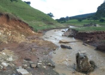 Itiruçu: Barragem de propriedade rural rompe e interdita estradas que ligam outras regiões