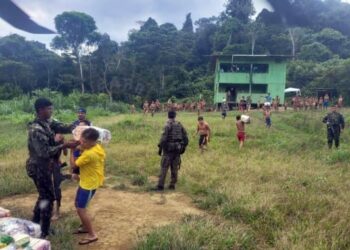 As fotografias de yanomamis desnutridos que circulam, são apenas parte da crise humanitária vivida pelos indígenas