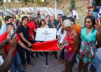 Candeias: Prefeito Pitágoras inaugura praça da Santa Clara e revitalização da Fonte de Clarindo