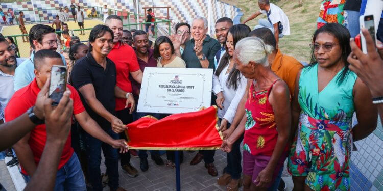 Candeias: Prefeito Pitágoras inaugura praça da Santa Clara e revitalização da Fonte de Clarindo