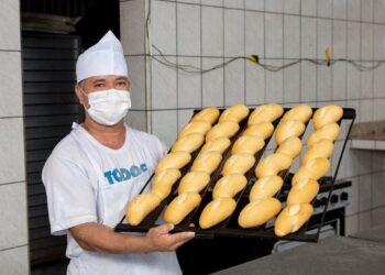 Candeias: Prefeitura distribui mais 8 mil pães diários através do projeto Mão na Massa do Social