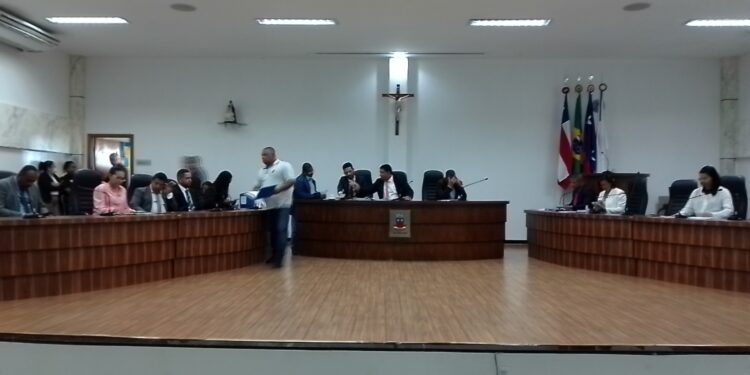 Candeias: Câmara aprova vários projetos em Sessão Extraordinária