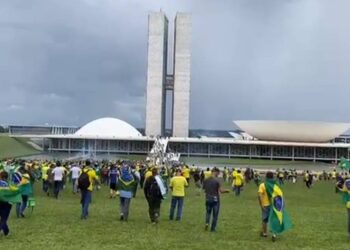 Bolsonaristas invadem Congresso Nacional, em Brasília