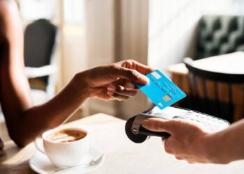 Criminosos instalam vírus em maquininhas de cartão para aplicar golpes em pagamento por aproximação