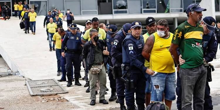 CNJ diz que há 1.418 presos por ataques às sedes dos três poderes