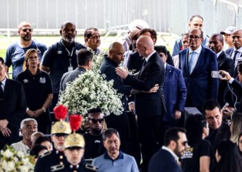 O último Adeus ao rei do futebol, velório de Pelé tem fila quilométrica