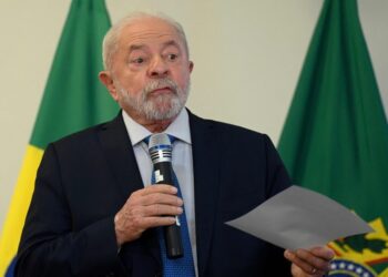 Lula confirma salário mínimo de R$ 1.320 a partir de maio e aumento da isenção de IR para R$ 2.640