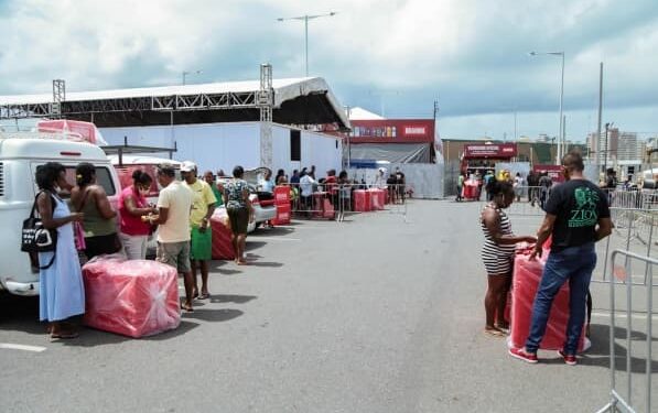 Salvador: Ambulantes devem fazer credenciamento para Carnaval 2023 nos dias 8 e 9 pela internet