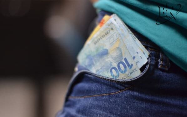 Desconto do INSS no salário muda neste mês; veja a nova tabela com os valores