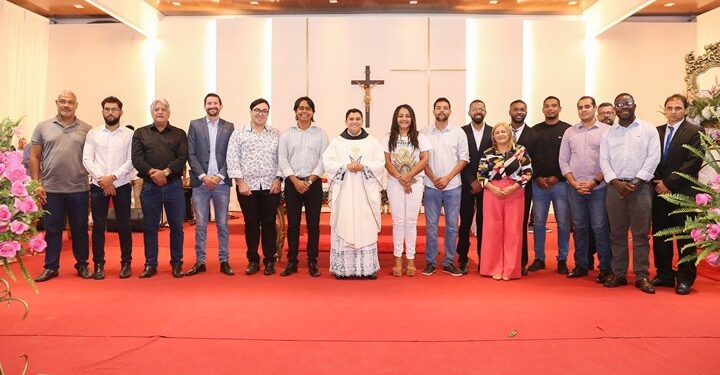 Prefeito e equipe técnica participam da 8ª noite do novenário em honra a Nossa Senhora das Candeias