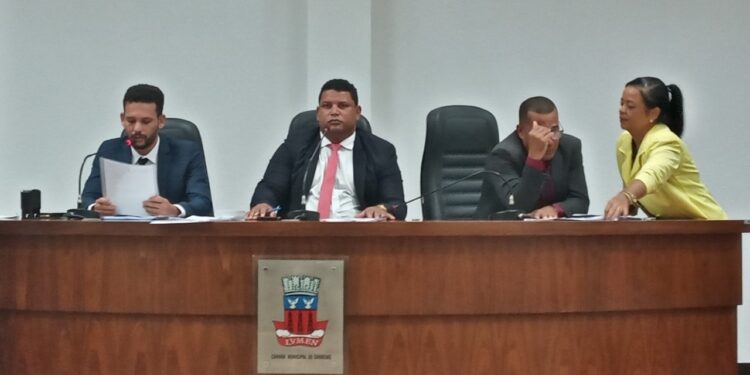 Candeias: Câmara aprova piso dos professores e nova data de sessões