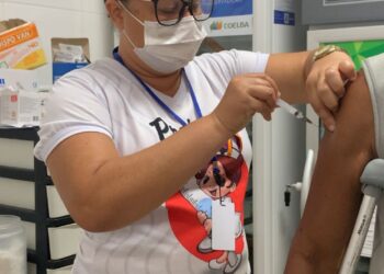 Candeias iniciou a aplicação da vacina bivalente contra Covid-19