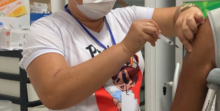 Candeias iniciou a aplicação da vacina bivalente contra Covid-19