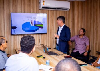 Candeias: Secretário  faz balanço positivo das finanças da cidade, em audiência pública na Câmara