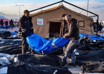 Número de mortos passa de 11 mil em terremoto na Turquia e na Síria