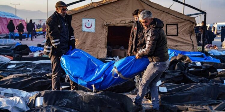 Número de mortos passa de 11 mil em terremoto na Turquia e na Síria