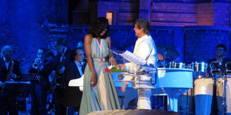 Roberto Carlos: ‘Tudo seria muito pouco para falar das maravilhas de Glória Maria’, em homenagem a jornalista