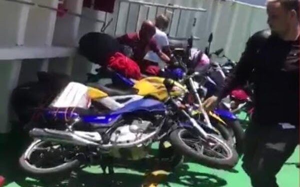 Ferries se chocam no terminal bom despacho e acidente assusta passageiros