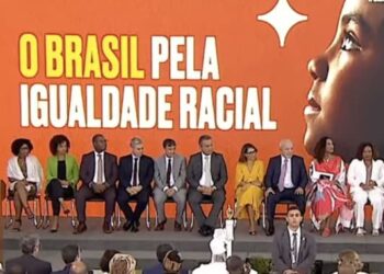 Presidente Lula assina decreto que reserva 30% dos cargos na administração pública para negros