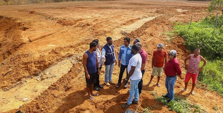 Prefeito visita condomínio I e II e inicia serviço de recuperação