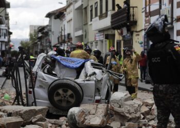 Cinco países foram atingidos por terremotos neste sábado, 13 pessoas morreram
