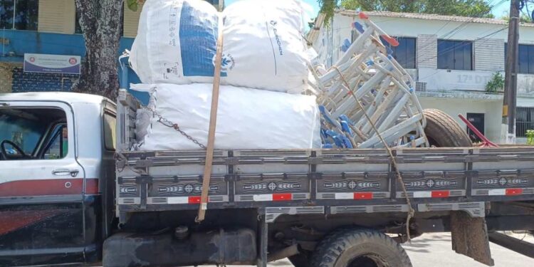 Madre de Deus: Polícia prende homens que invadiram imóvel e tentaram furtar objetos da SEDUC