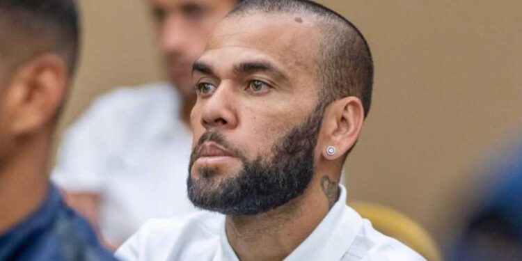 Preso há mais de 75 dias, Daniel Alves segue sem receber visita da família
