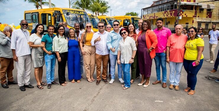 Madre de Deus: Dailton Filho entrega veículos para atender demandas do Social e da Educação