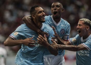 Bahia bate Coritiba e vence 1ª em casa no Brasileirão 2023