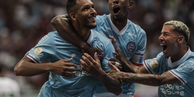 Bahia bate Coritiba e vence 1ª em casa no Brasileirão 2023