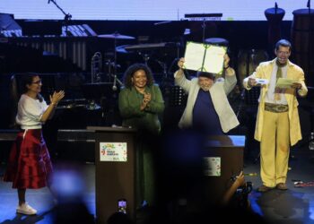 Na Bahia, Lula assina decreto que regulamenta a Lei Paulo Gustavo