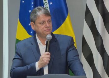 Governador Tarcísio, fixa salário mínimo paulista em R$ 1.550