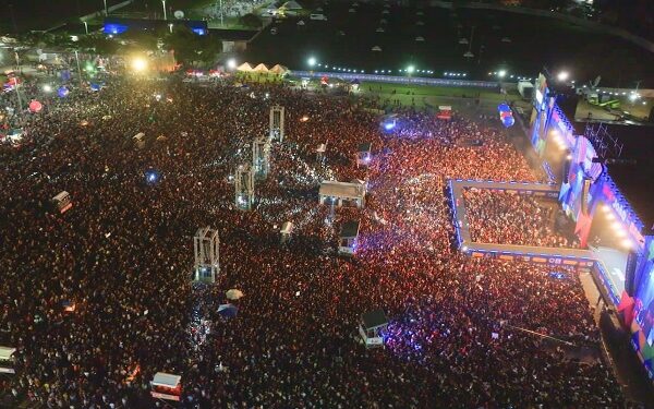 Com 120 mil pessoas Parque de Exposições em Salvador, fecha os  portões após atingir lotação máxima