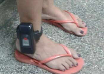 Madre de Deus: Mulher é presa em festa, usando tornozeleira eletrônica