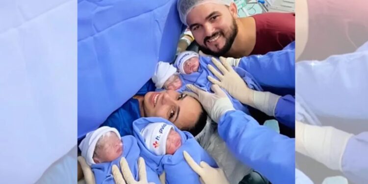 Mulher investiga tumor, descobre gravidez e dá à luz quadrigêmeos