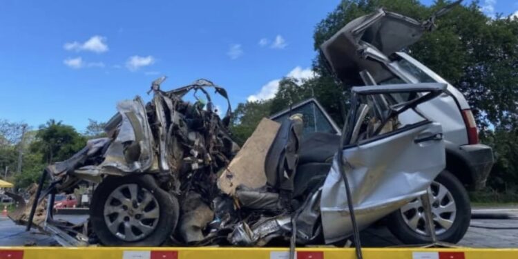 Acidente mata 6 jovens que voltavam de festa