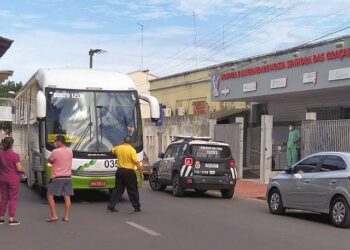 Simões Filho: Ex-policial militar é morto em assalto a ônibus