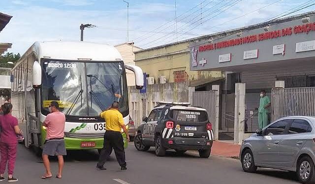 Simões Filho: Ex-policial militar é morto em assalto a ônibus