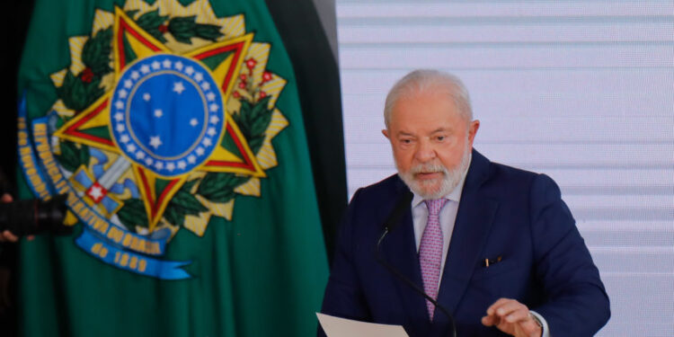 Lula sanciona lei para igualdade salarial entre homens e mulheres