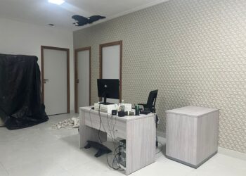 Candeias: Prefeitura informa que vazamento de água derrubou teto de gesso, das salas de 3 órgãos, atendimentos seguem suspensos